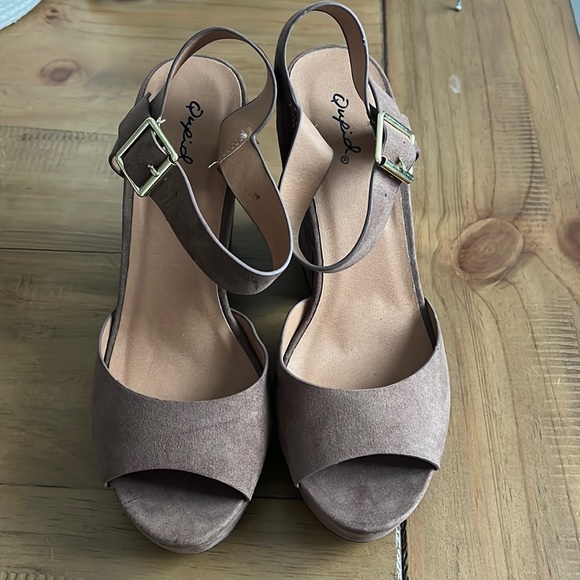 Like New! Brown Open Toe Platform Heels - Picture 1 of 3